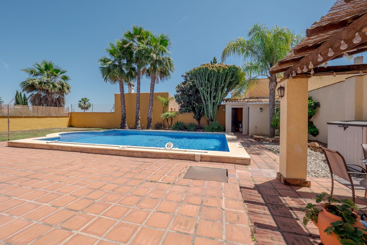 Villa for sale in Alhaurin El Grande, Málaga, Spain