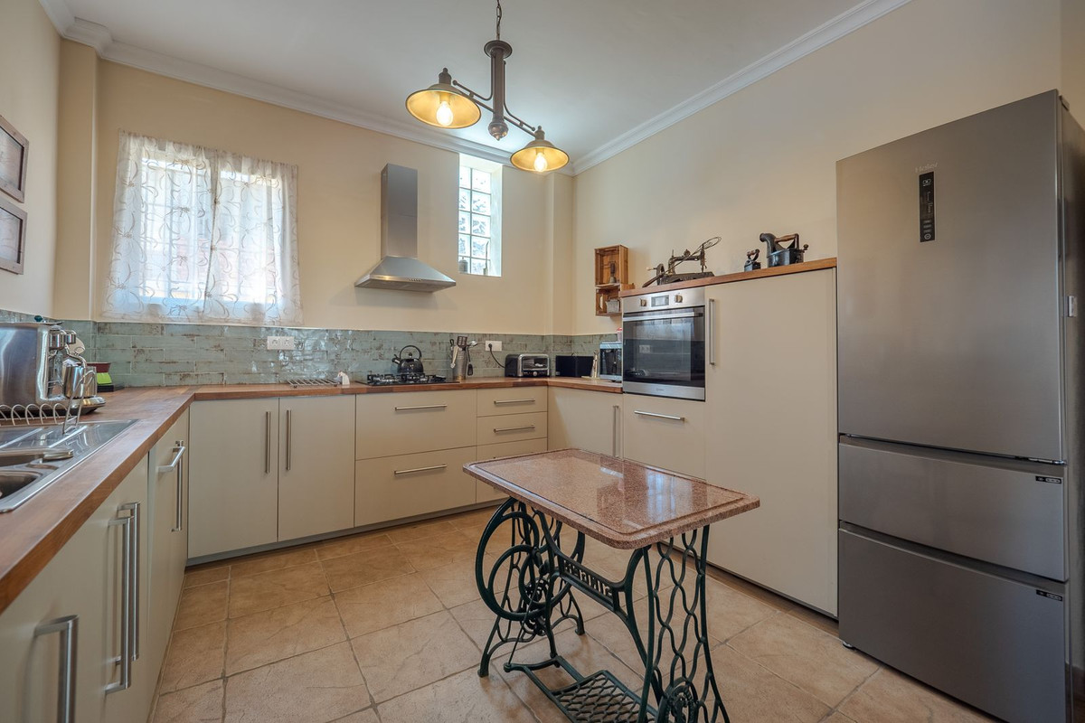 Villa for sale in Alhaurin El Grande, Málaga, Spain