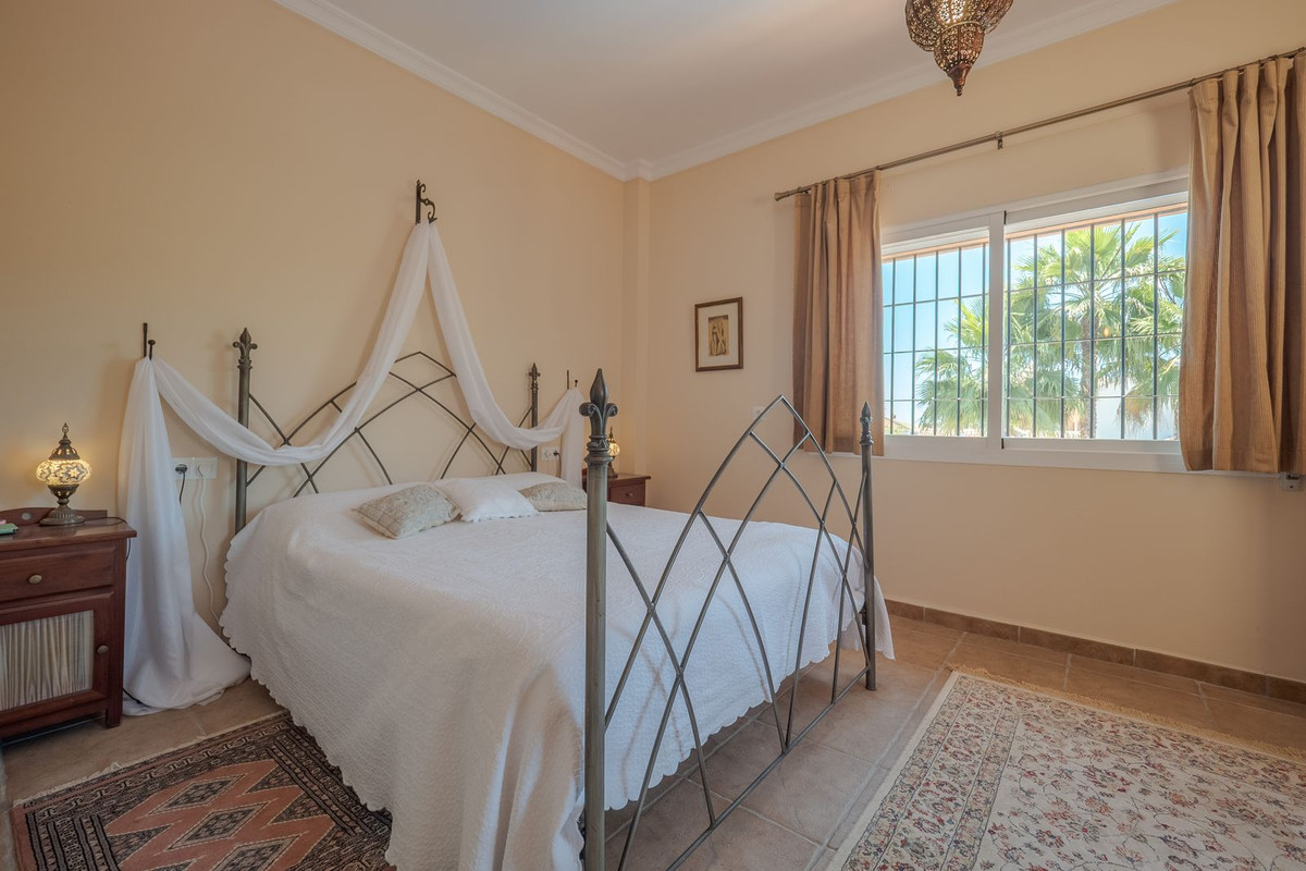 Villa for sale in Alhaurin El Grande, Málaga, Spain