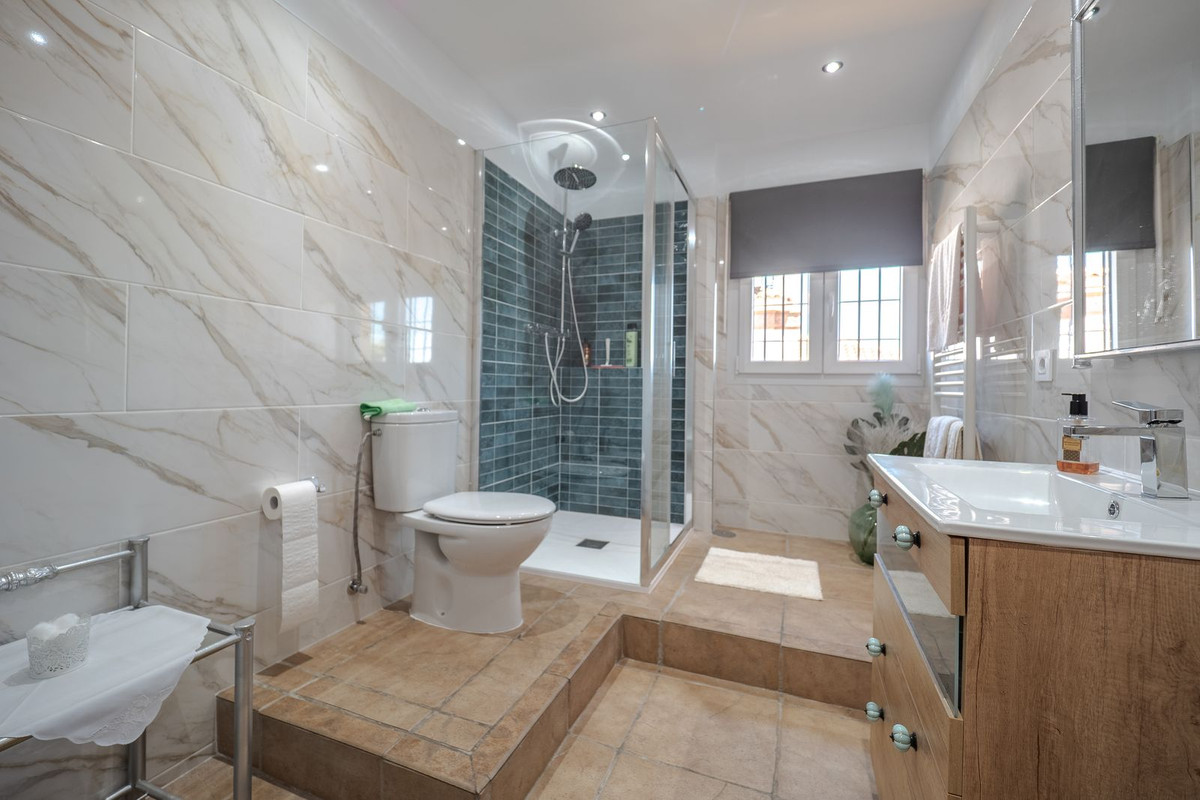 Villa for sale in Alhaurin El Grande, Málaga, Spain