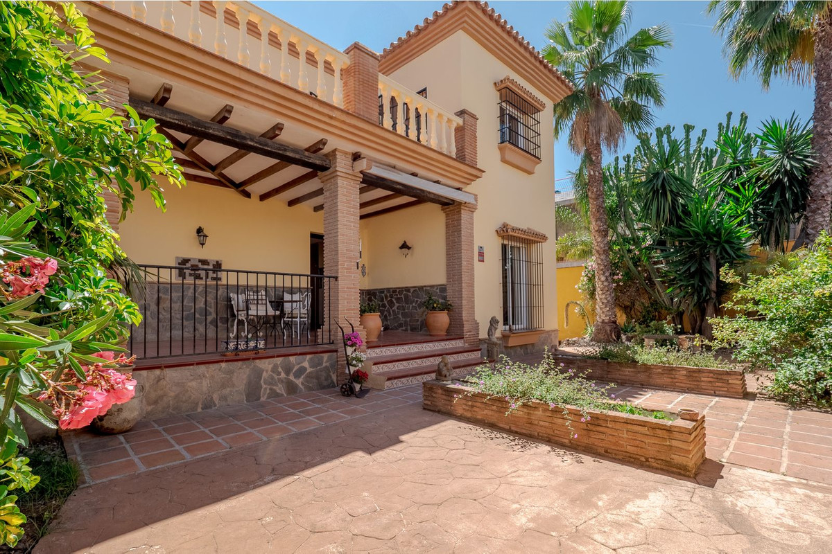 Villa for sale in Alhaurin El Grande, Málaga, Spain