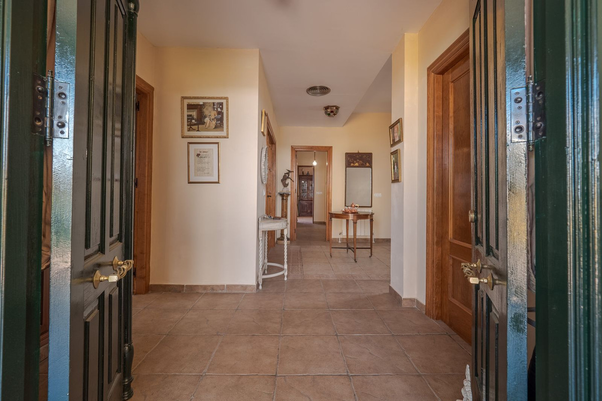 Villa for sale in Alhaurin El Grande, Málaga, Spain