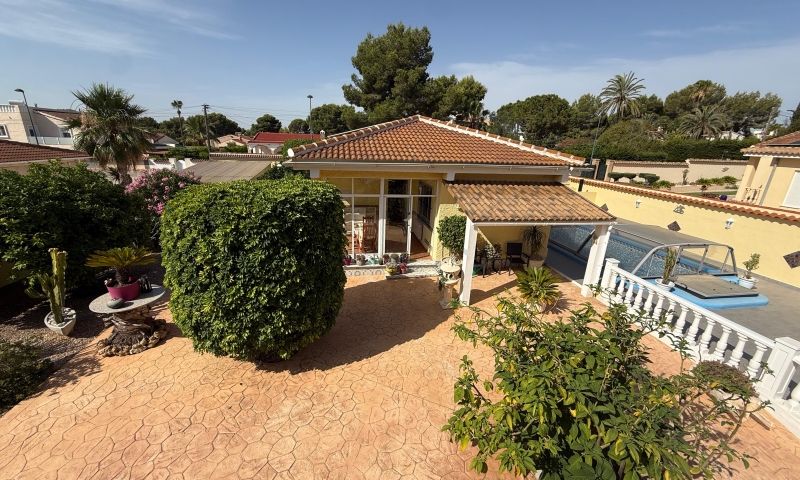 Villa en venta en Pinar De Campoverde