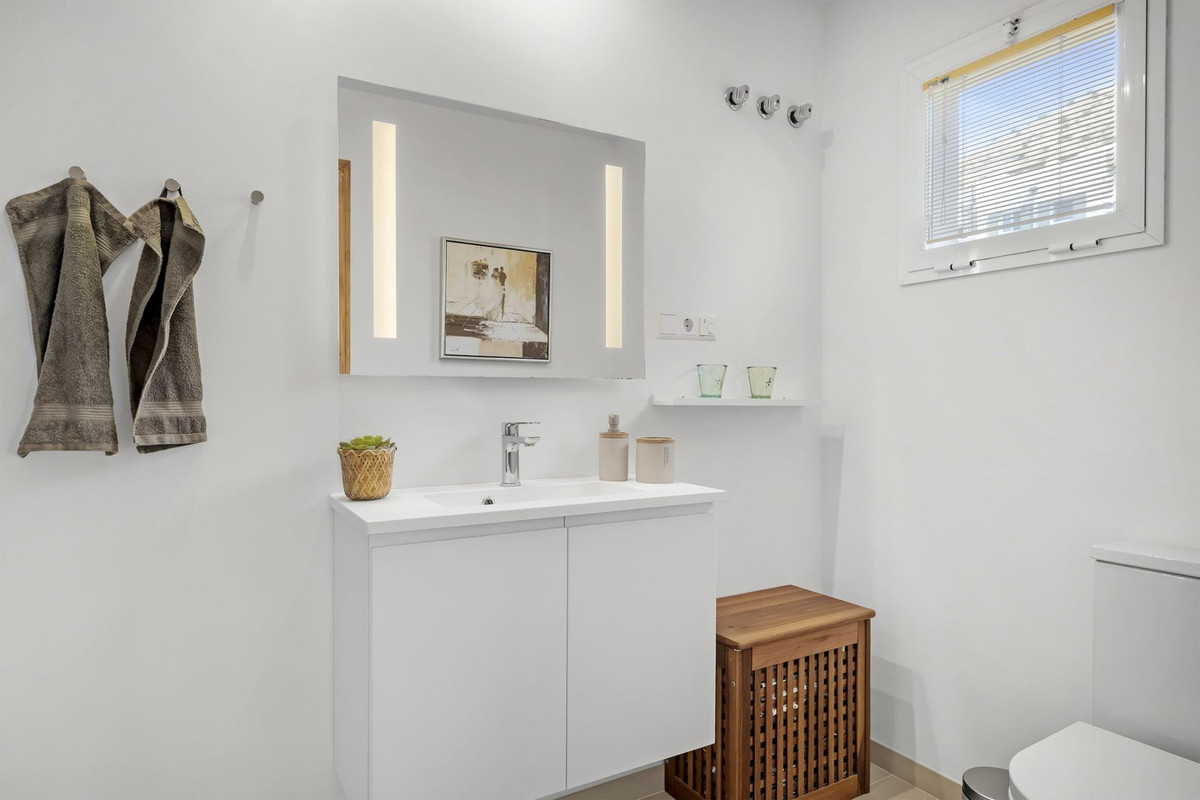 Penthouse for sale in El Higueron, Málaga, Spain