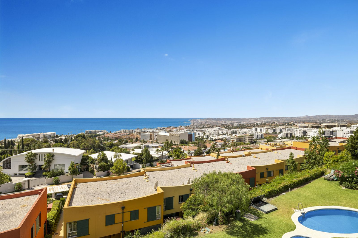 Penthouse for sale in El Higueron, Málaga, Spain