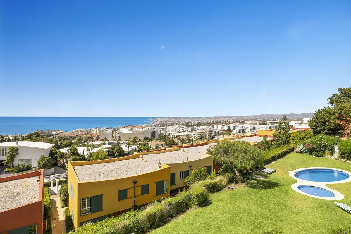 Penthouse for sale in El Higueron, Málaga, Spain