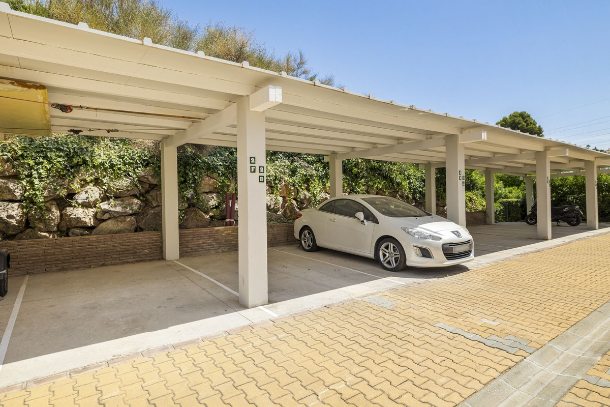 Penthouse for sale in El Higueron, Málaga, Spain