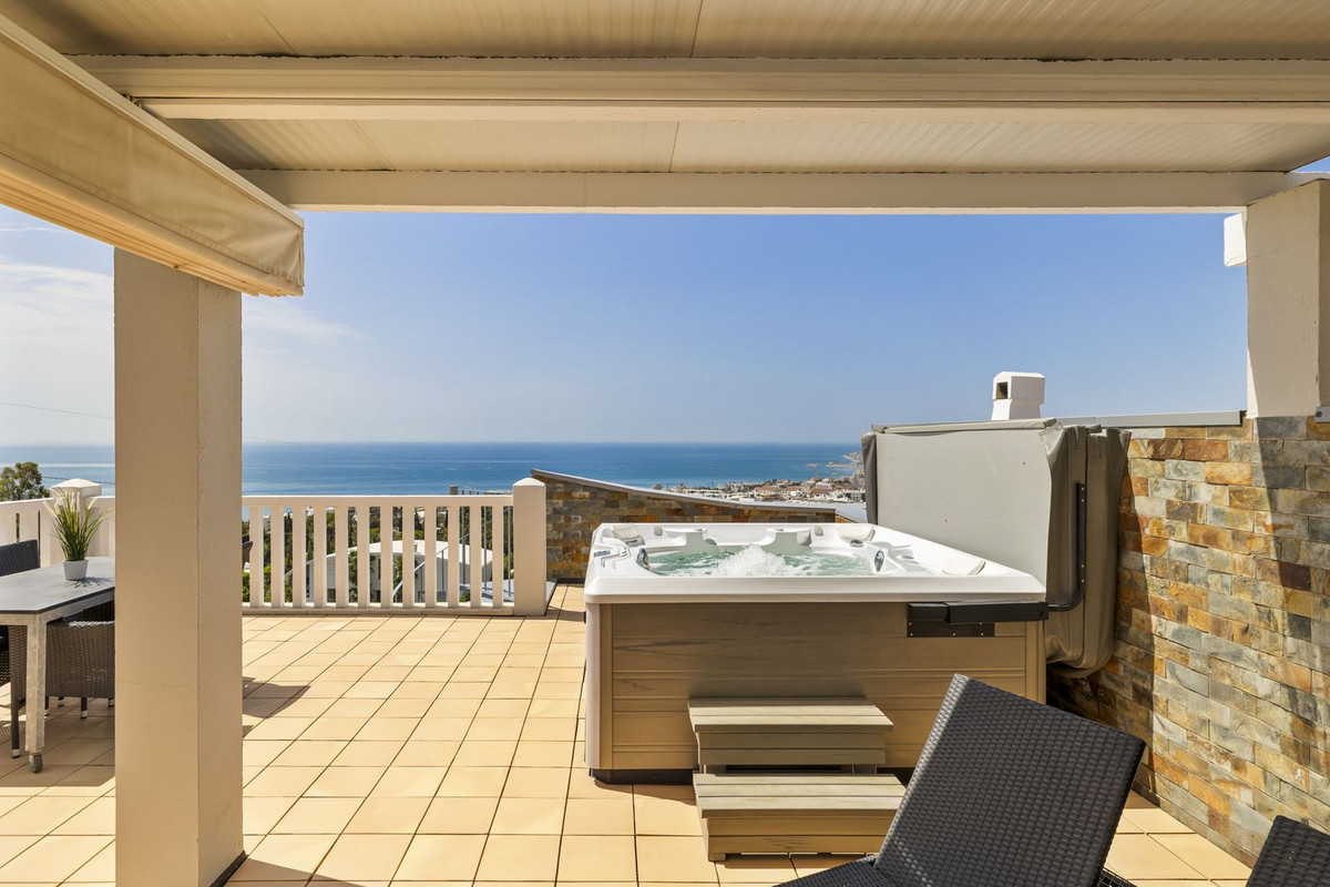 Penthouse for sale in El Higueron, Málaga, Spain