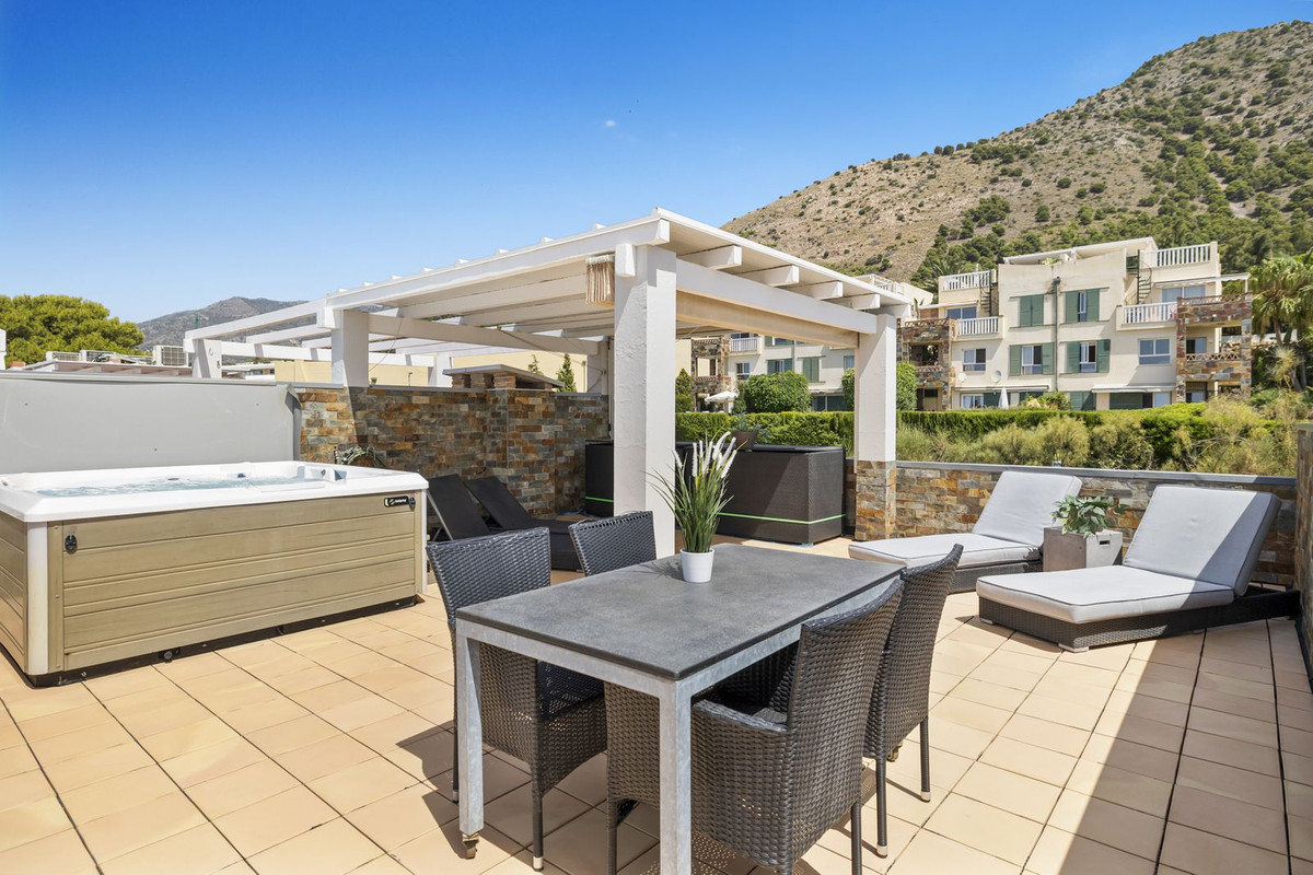Penthouse for sale in El Higueron, Málaga, Spain