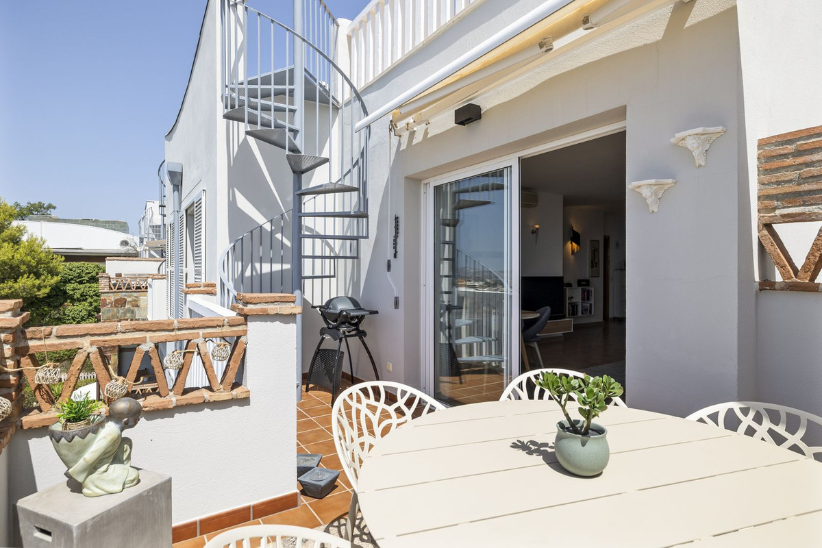 Penthouse for sale in El Higueron, Málaga, Spain