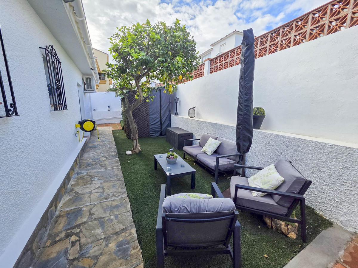 Villa en venta en La Duquesa