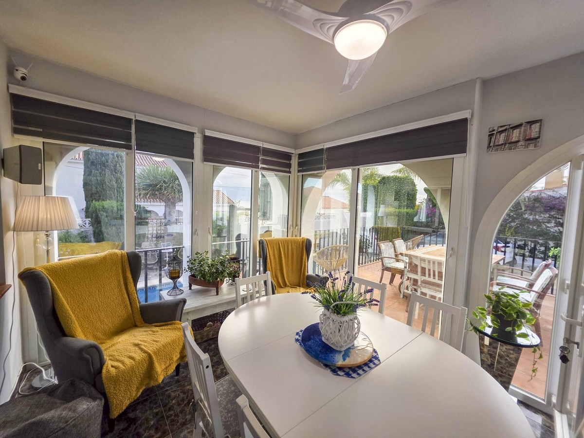 Villa en venta en La Duquesa