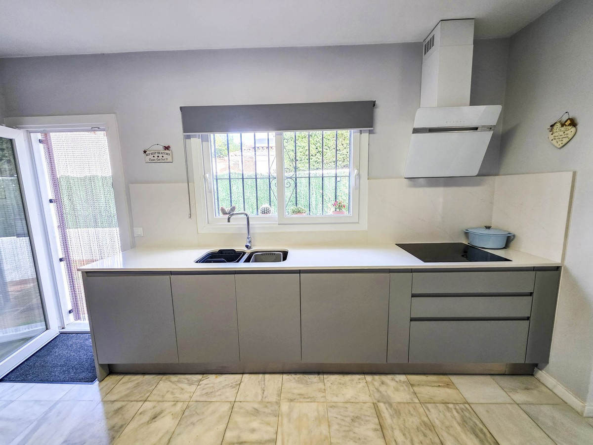 Villa en venta en La Duquesa