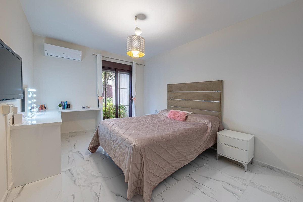 Apartment for sale in Nueva Andalucía, Málaga, Spain