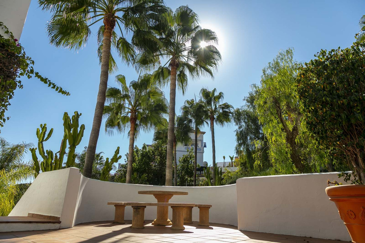 Apartment for sale in Nueva Andalucía, Málaga, Spain