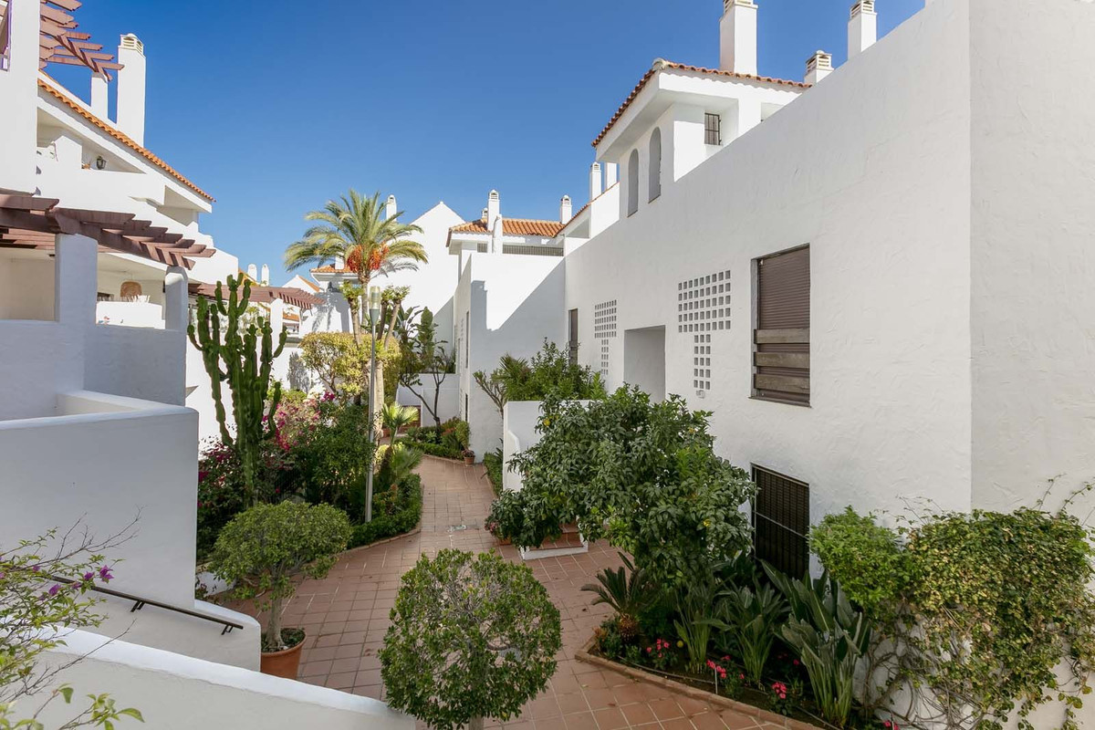 Apartment for sale in Nueva Andalucía, Málaga, Spain