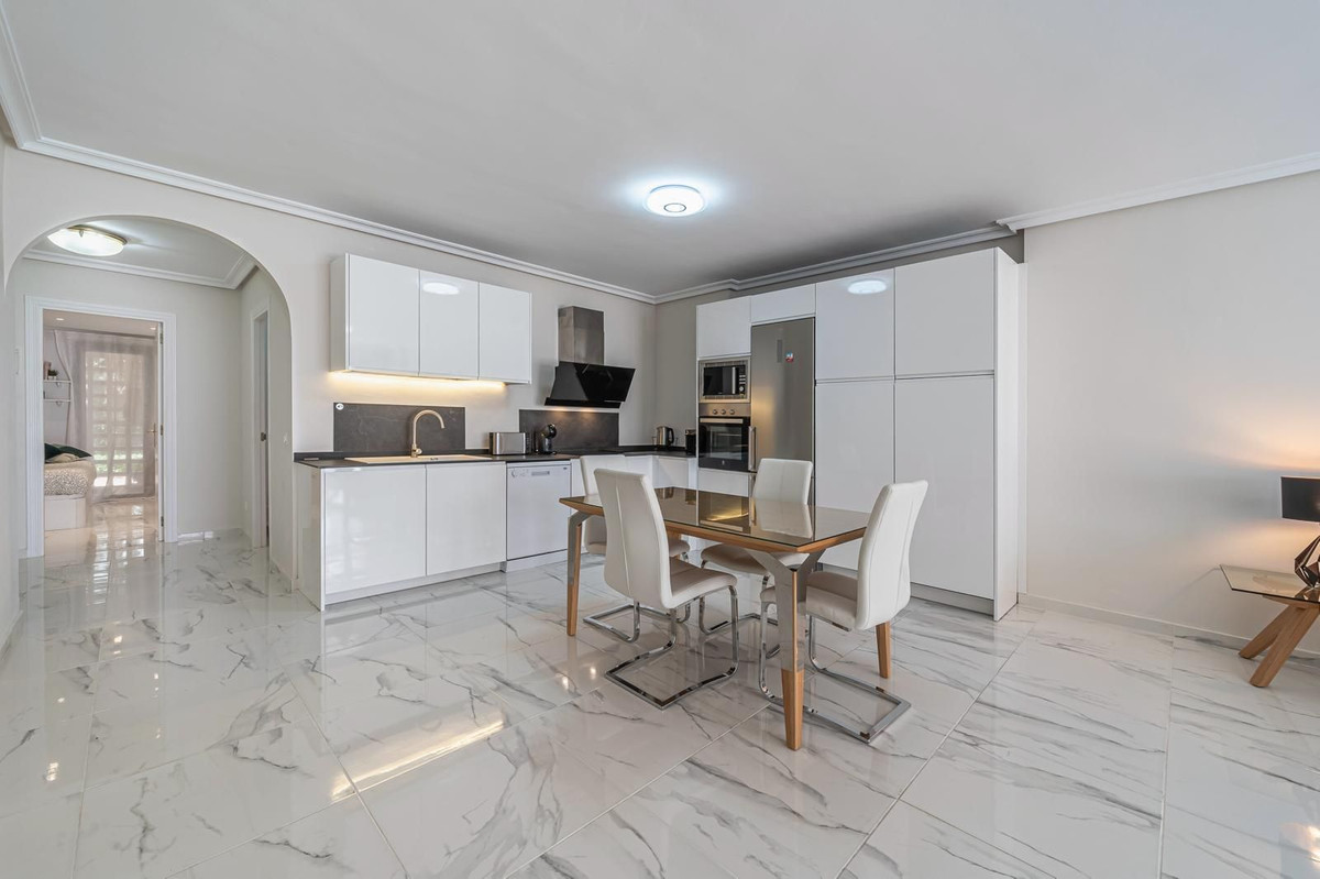 Apartment for sale in Nueva Andalucía, Málaga, Spain