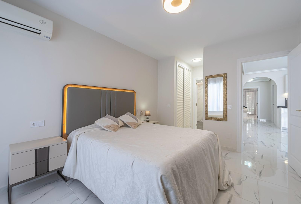 Apartment for sale in Nueva Andalucía, Málaga, Spain