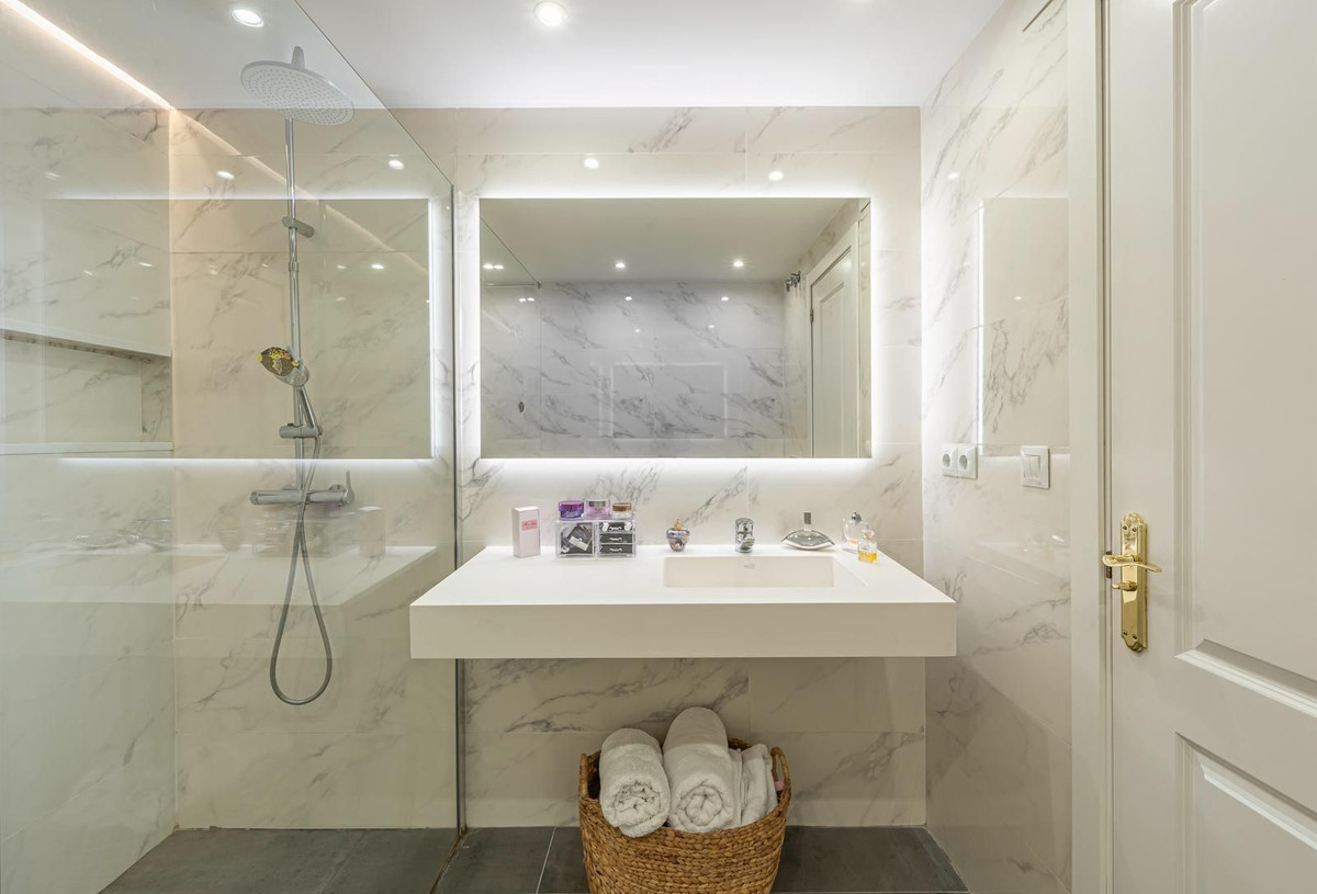 Apartment for sale in Nueva Andalucía, Málaga, Spain