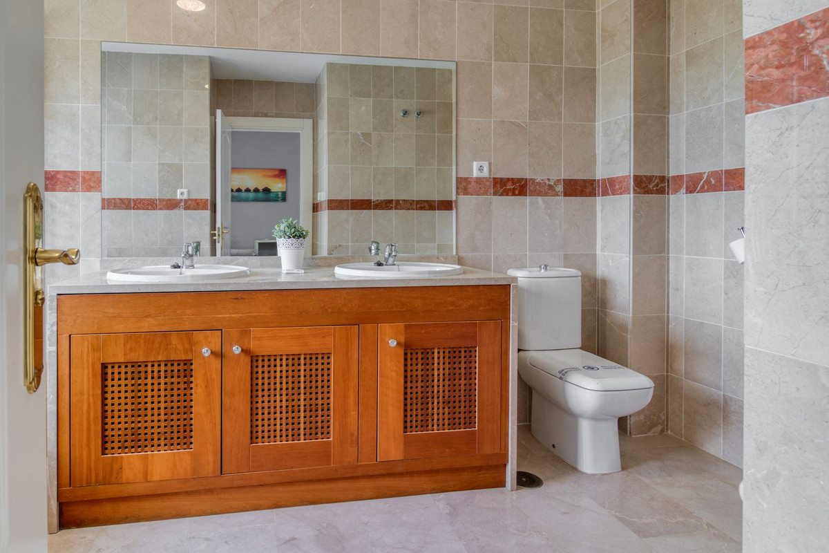 Villa for sale in Lauro Golf, Málaga, Spain