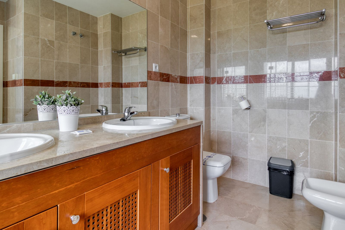 Villa for sale in Lauro Golf, Málaga, Spain