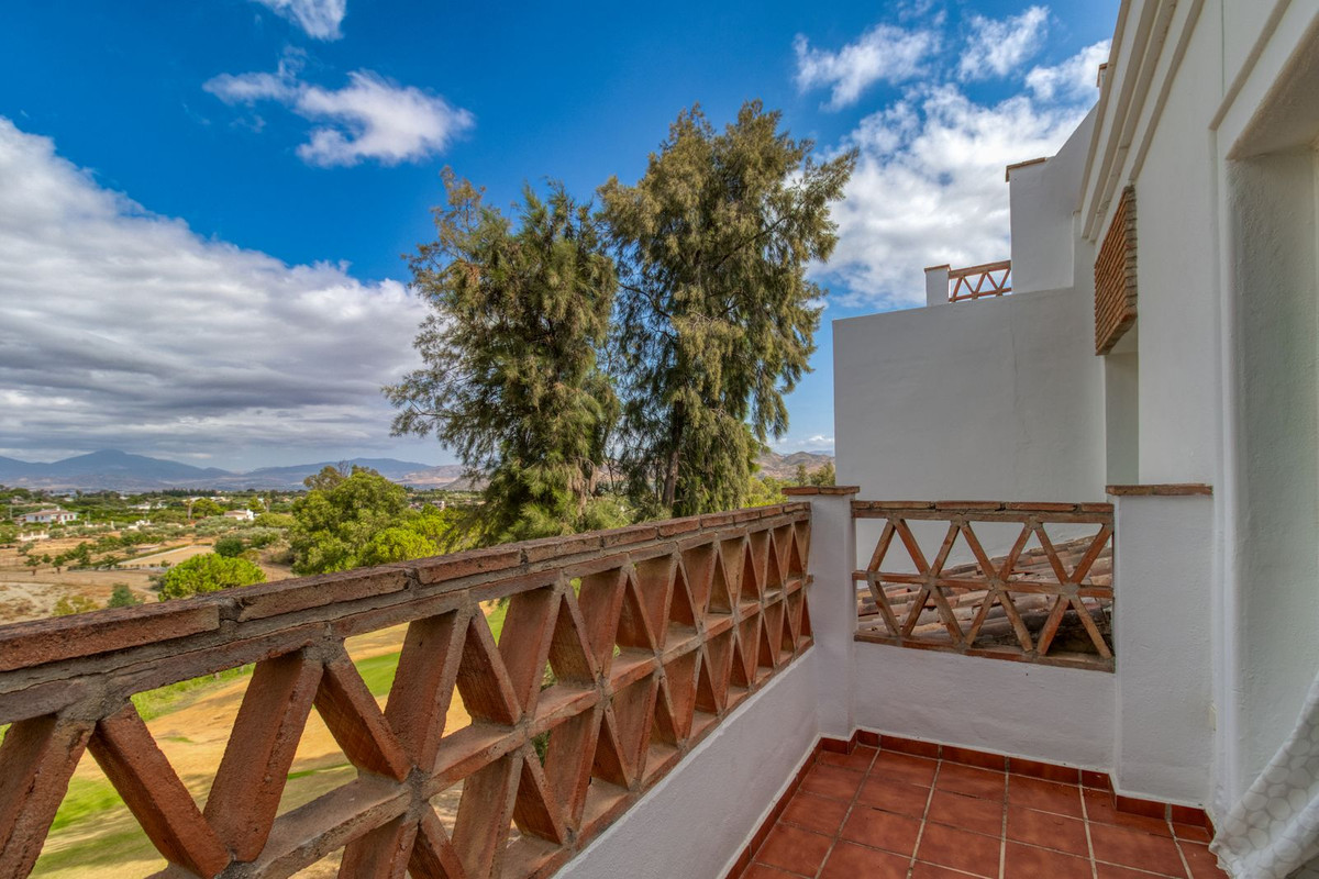 Villa for sale in Lauro Golf, Málaga, Spain