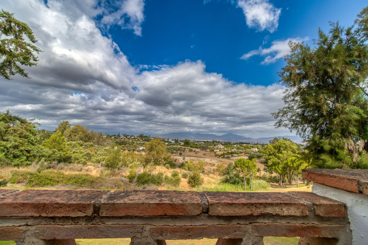 Villa for sale in Lauro Golf, Málaga, Spain