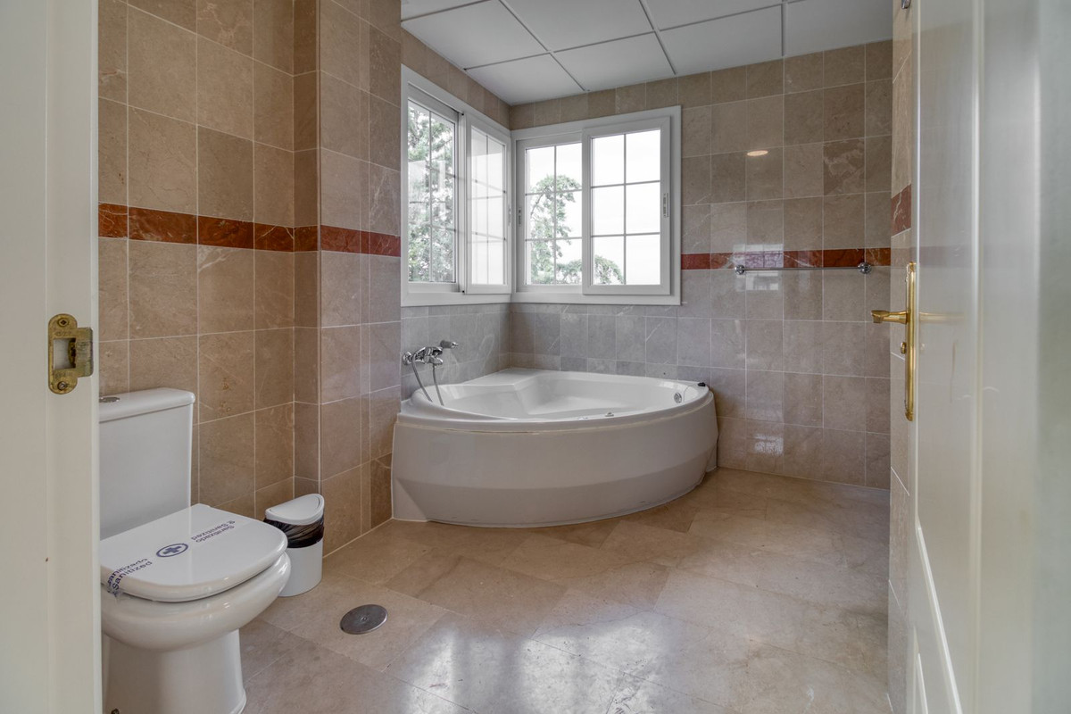 Villa for sale in Lauro Golf, Málaga, Spain