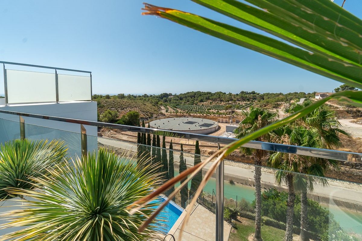 Penthouse for sale in Villamartin, Alicante, Spain