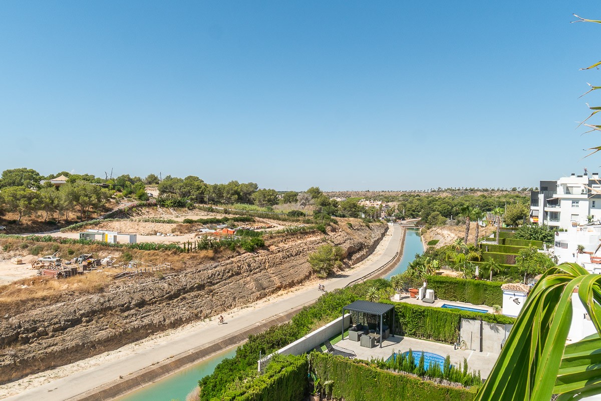 Penthouse for sale in Villamartin, Alicante, Spain