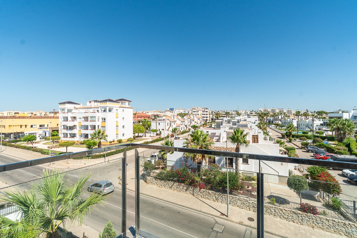 Penthouse for sale in Villamartin, Alicante, Spain