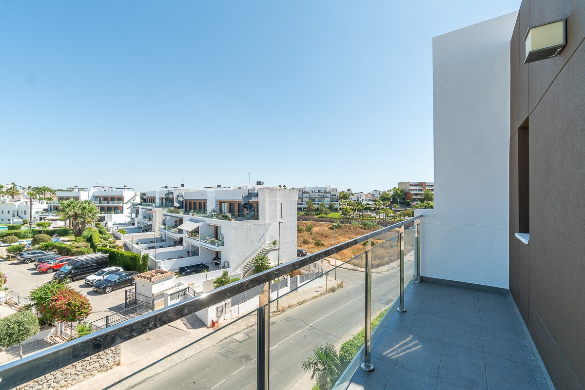 Penthouse for sale in Villamartin, Alicante, Spain