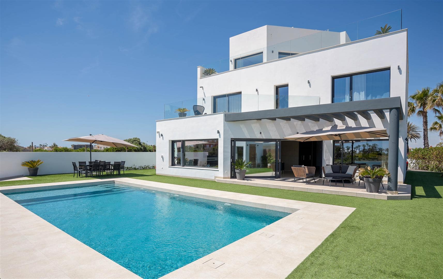 Villa en venta en La Manga Del Mar Menor