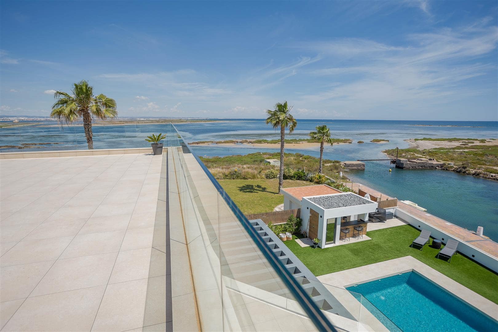 Villa en venta en La Manga Del Mar Menor