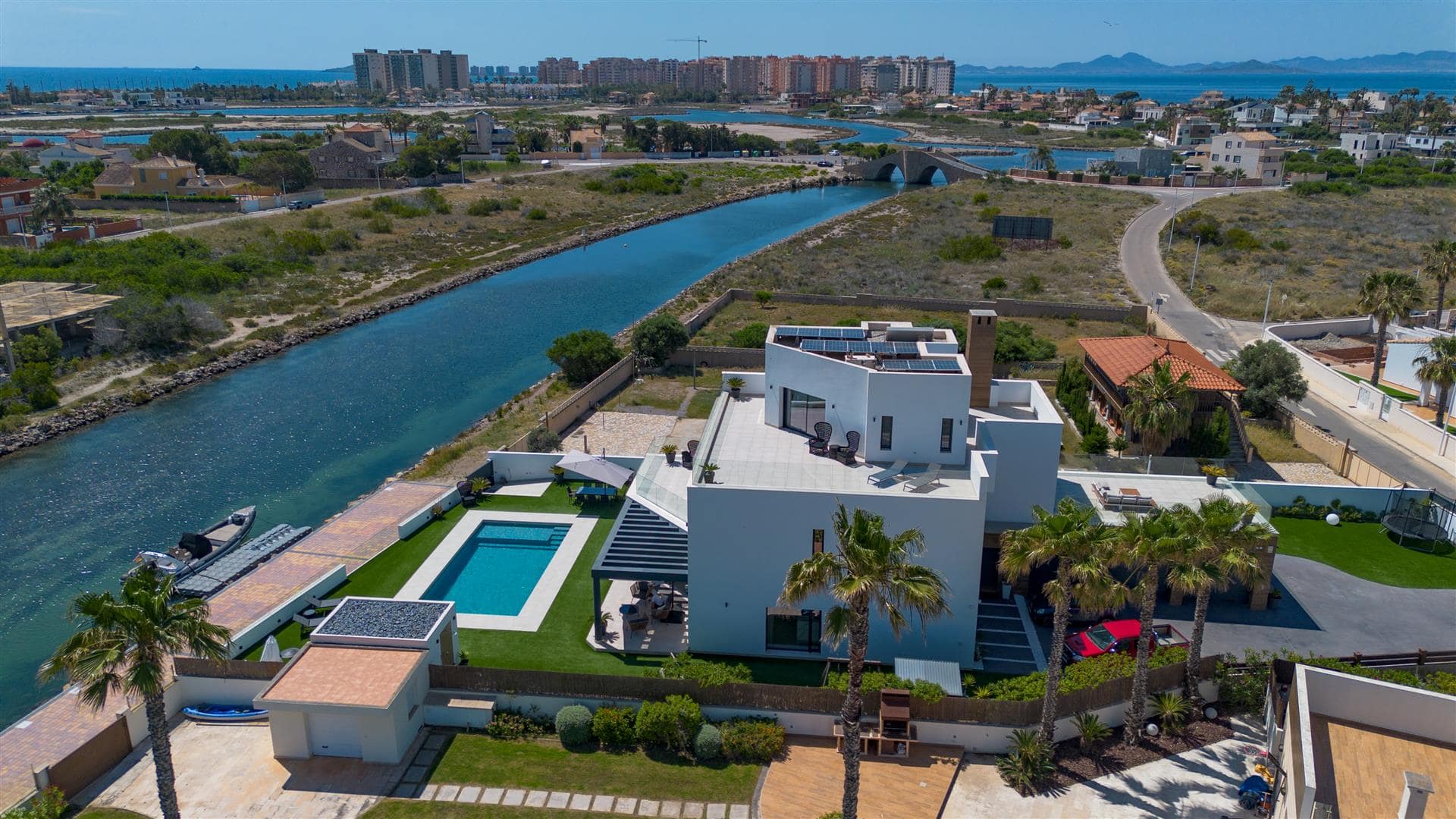 Villa en venta en La Manga Del Mar Menor