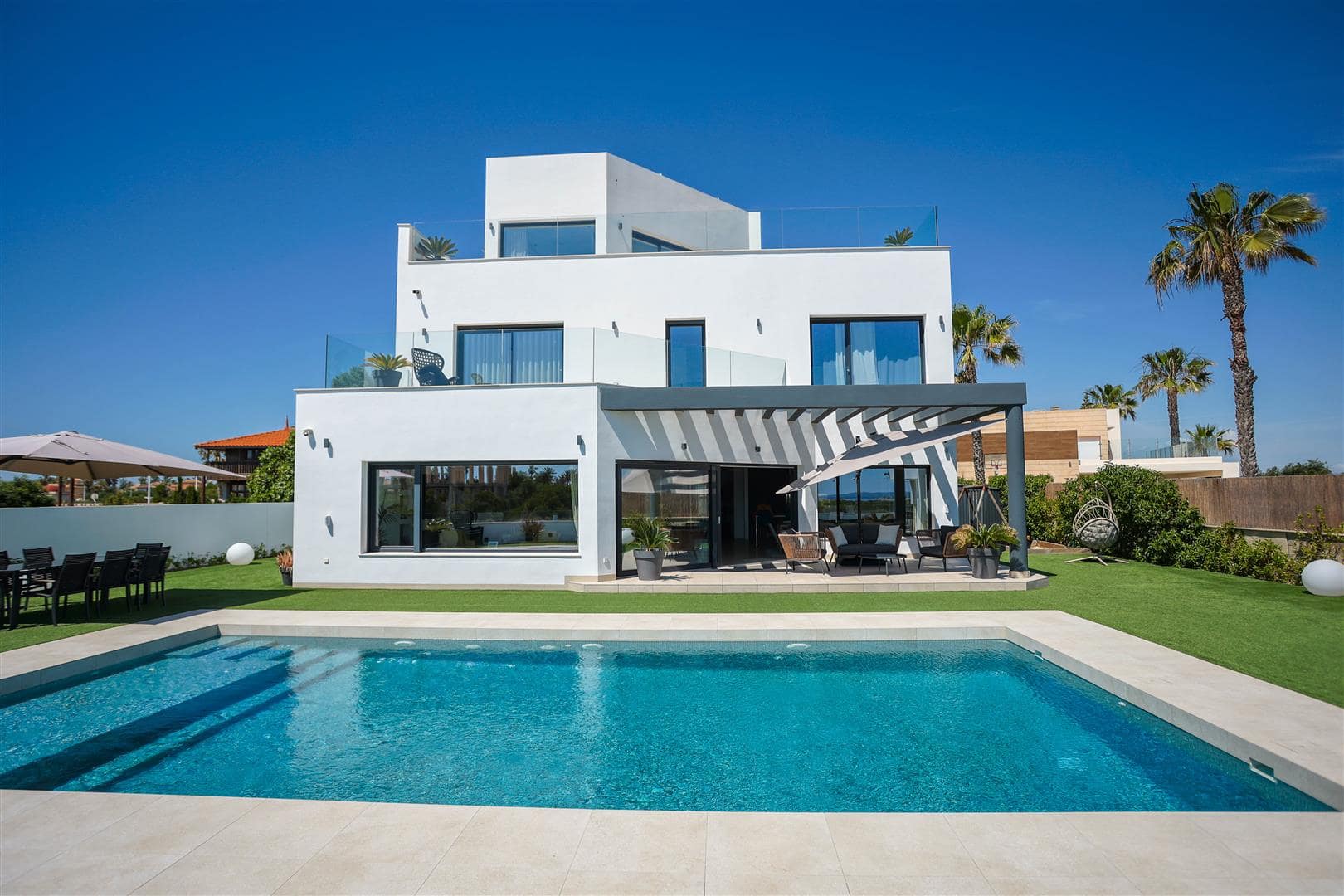 Villa en venta en La Manga Del Mar Menor