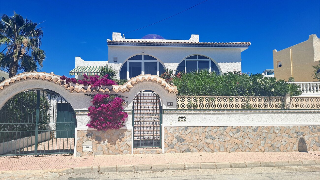 Villa en venta en San Miguel De Salinas