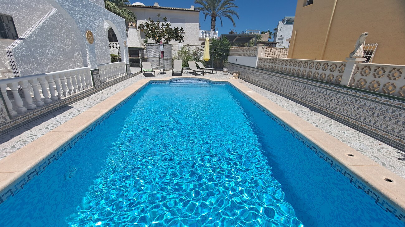 Villa en venta en San Miguel De Salinas
