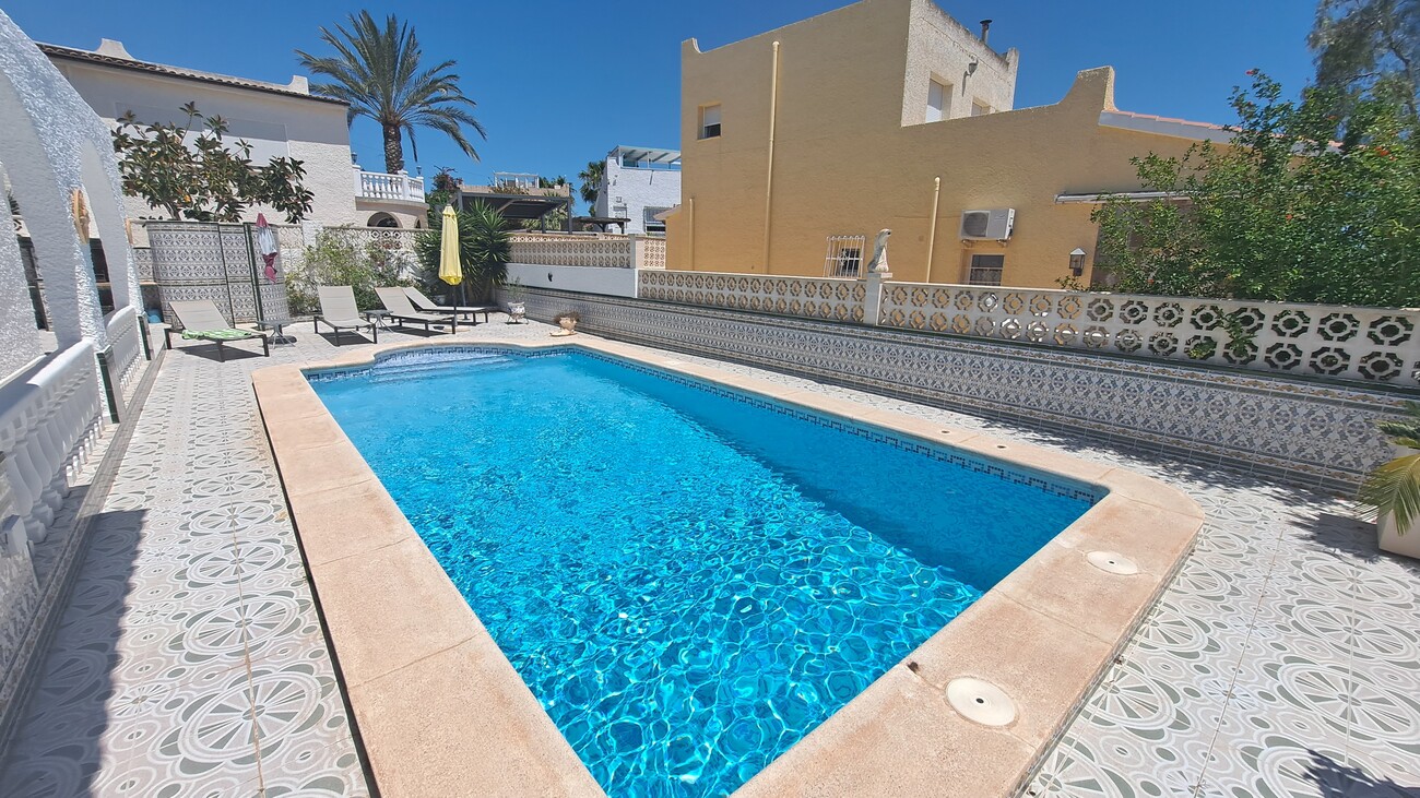 Villa en venta en San Miguel De Salinas