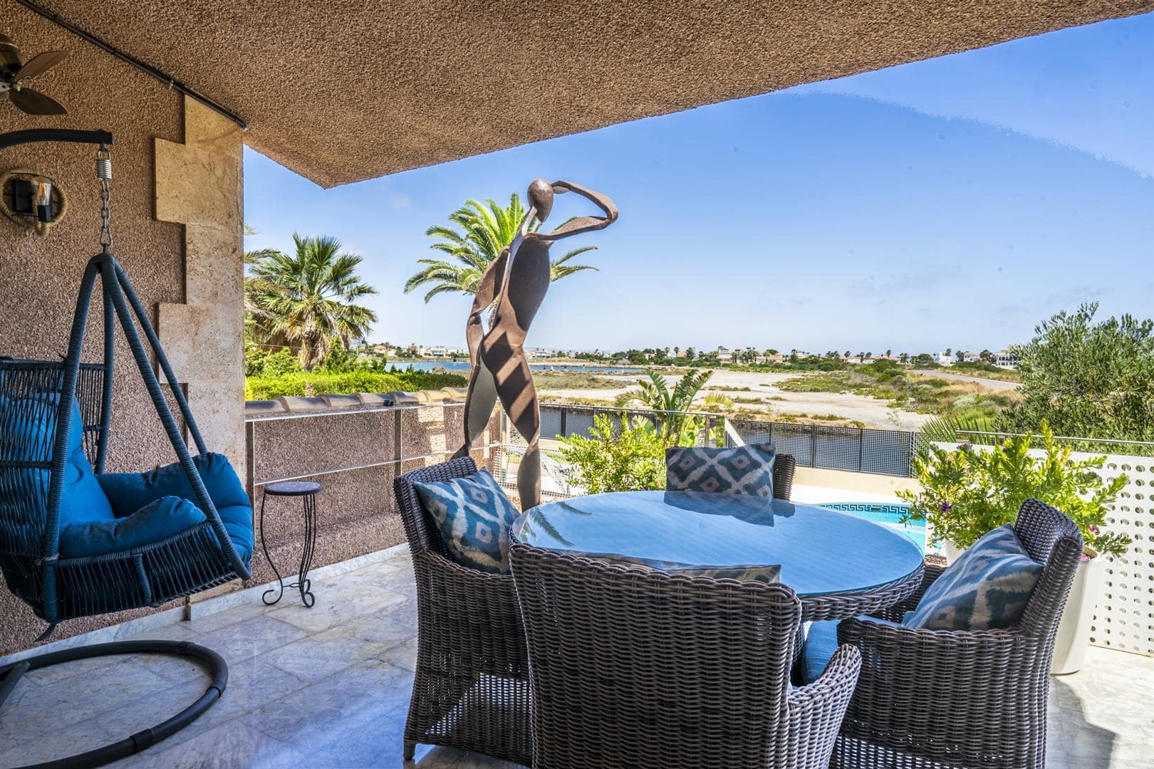 Villa en venta en La Manga Del Mar Menor