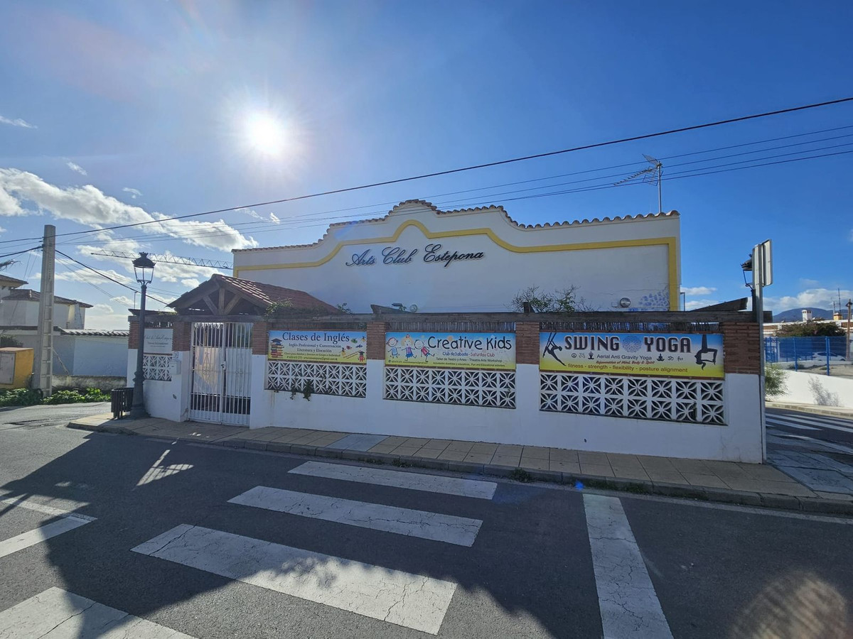 Commercial unit for sale in Estepona, Málaga, Spain