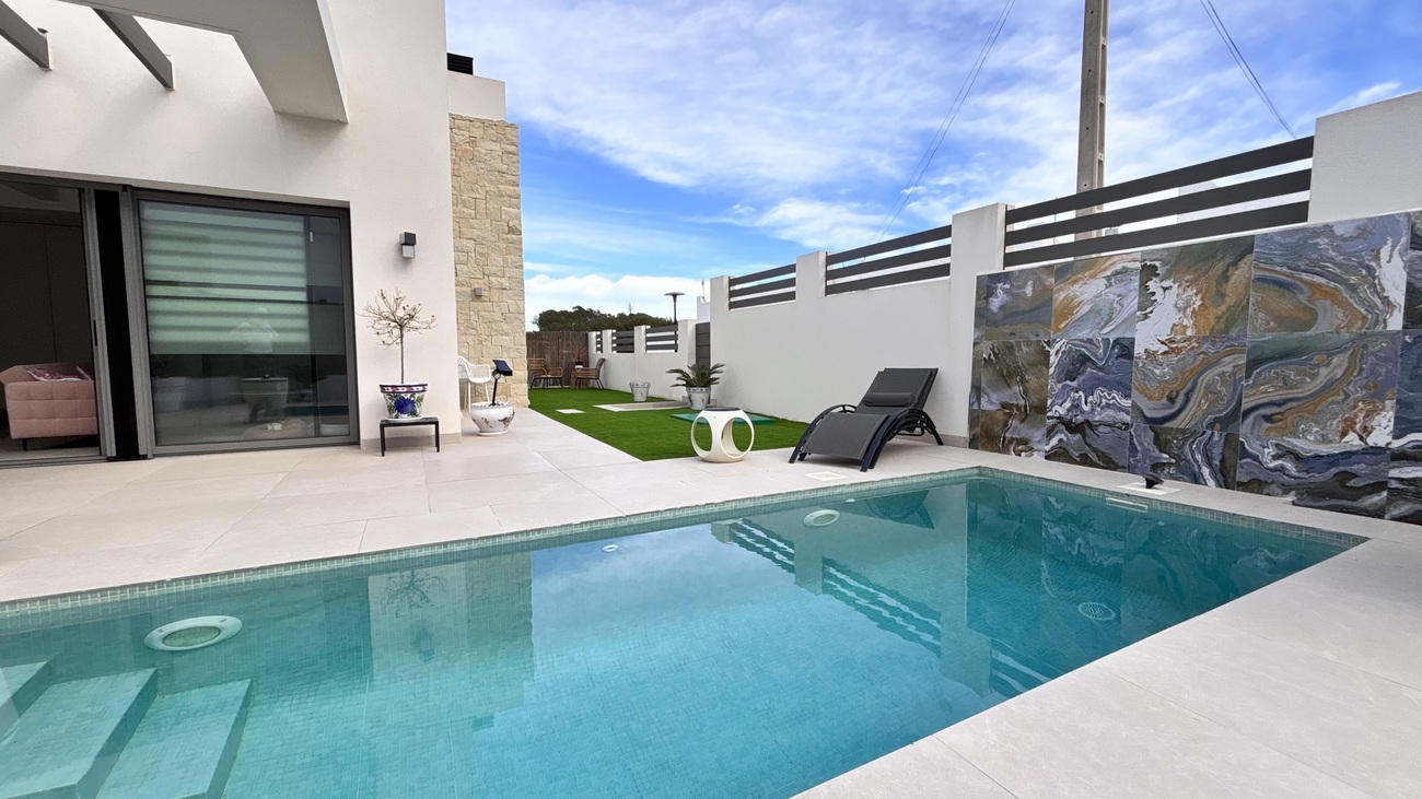 Villa for sale in San Miguel De Salinas, Alicante, Spain