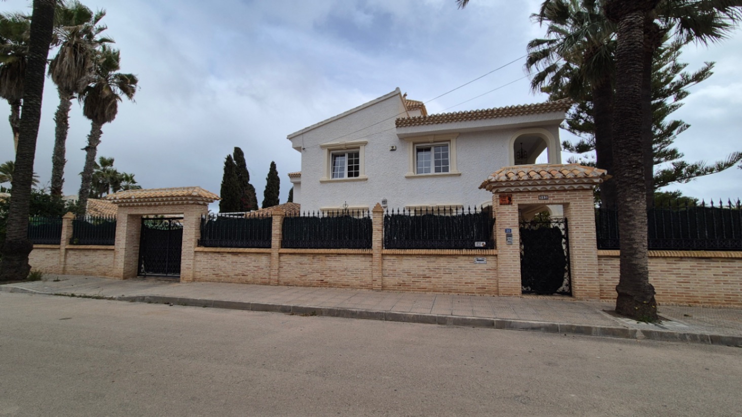 Villa for sale in Orihuela, Alicante, Spain