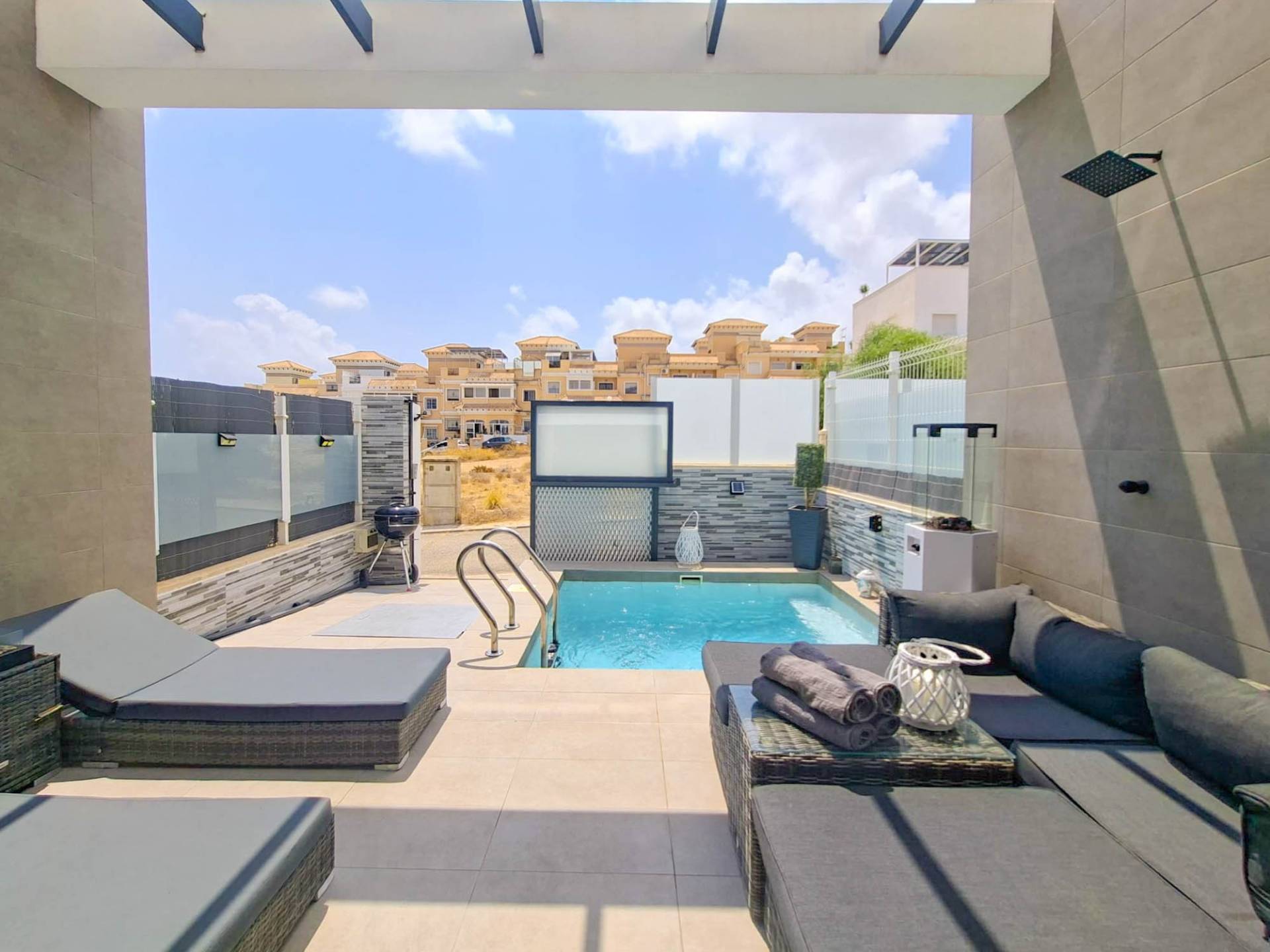 Villa for sale in Villamartin, Alicante, Spain