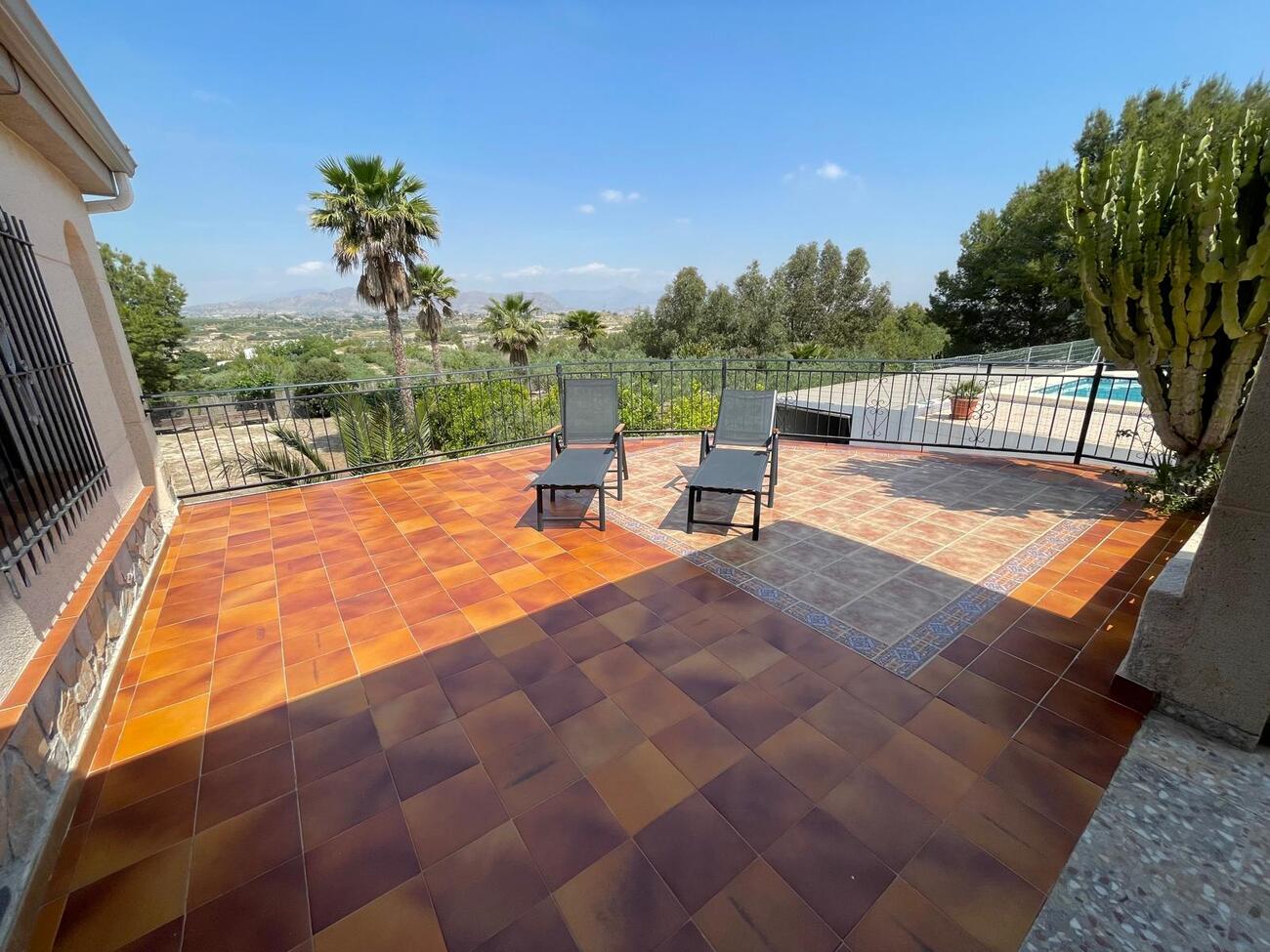 Villa for sale in El Rebolledo, Alicante, Spain