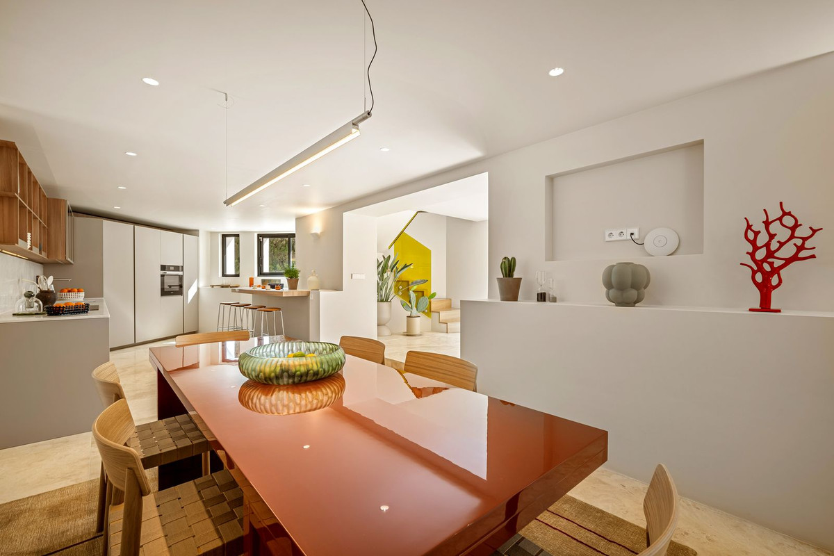 Villa for sale in Nueva Andalucía, Málaga, Spain