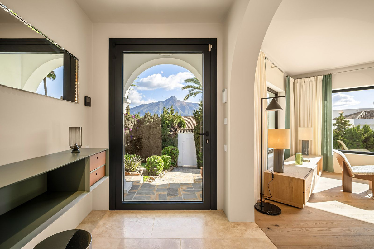 Villa for sale in Nueva Andalucía, Málaga, Spain