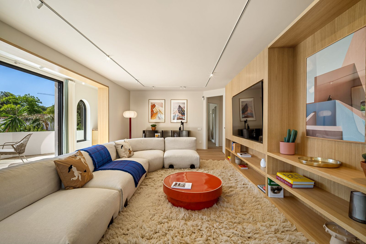 Villa for sale in Nueva Andalucía, Málaga, Spain