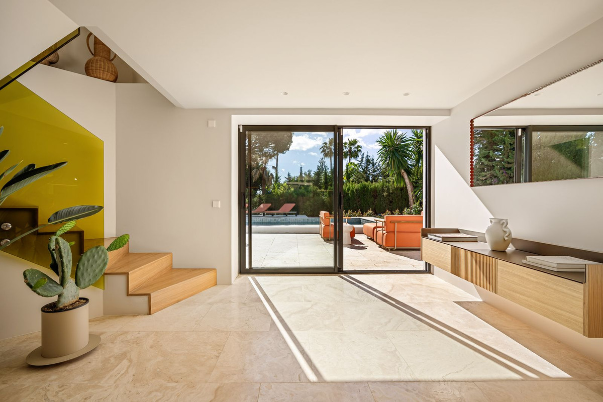 Villa for sale in Nueva Andalucía, Málaga, Spain