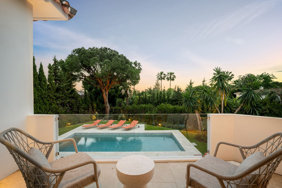 Villa for sale in Nueva Andalucía, Málaga, Spain